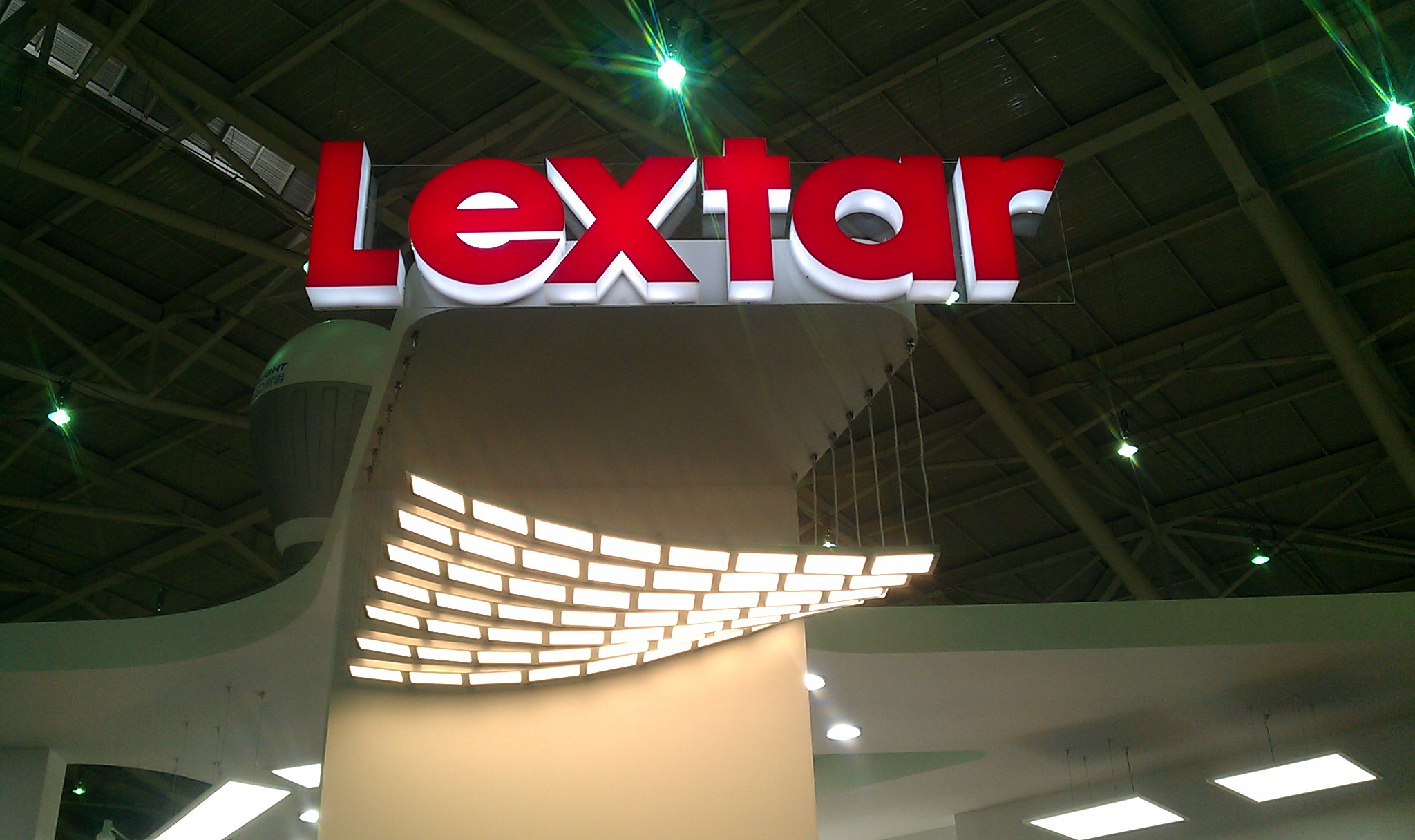 Lextar’s large flat panel light fixture uses 56 pieces of 7-inch slim-and-light panel light module.